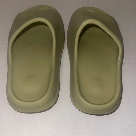 YEEZY SANDALS SIZE 6 - Picture 5 of 6